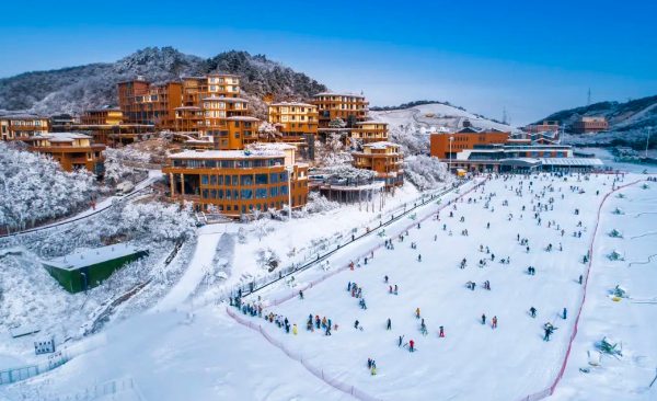 云上草原滑雪场