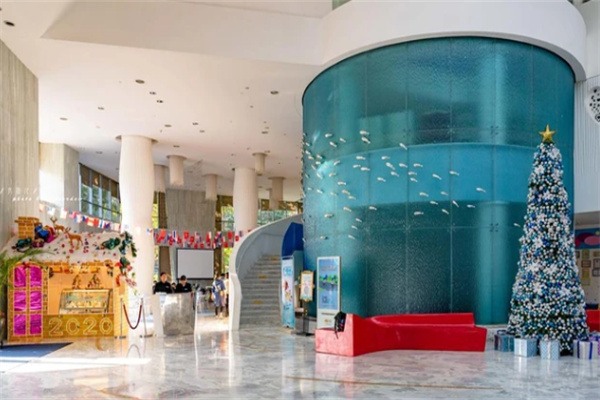 华侨城瀑布酒店前台