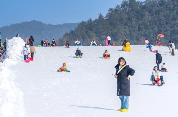 滑雪游客