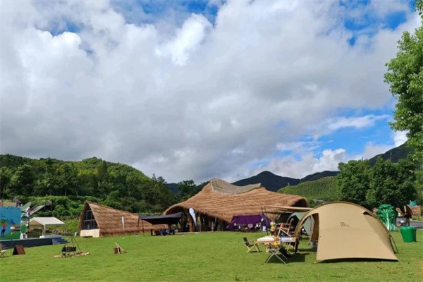 绿野仙踪之旅:探索安吉余村的自然韵味(图2) 露营地