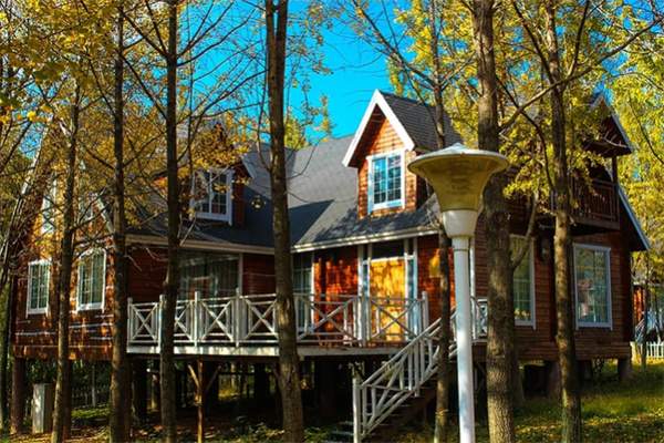 远离喧嚣,到长兴果圣山庄的生态仙境一游(图2) 吊脚别墅