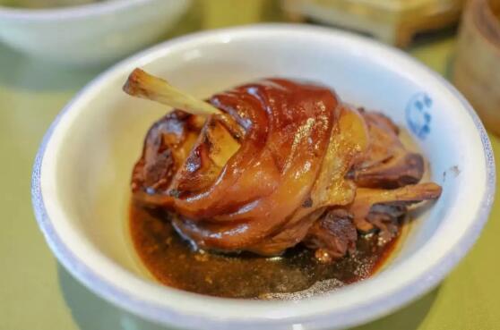 来苏州品美食,感受江南秋季的美好!(图2) 周庄的万三蹄