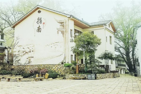 迷雾中的时光印记——浙江指南村的千年古韵与自然风光(图1) 指南村