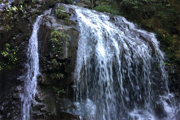 探秘藏龙百瀑景区,自然奇观与人文魅力的完美融合(图2) 瀑布