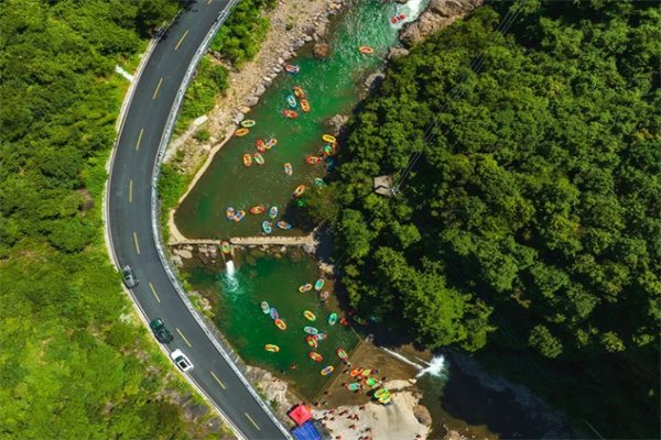 龙王山峡谷漂流