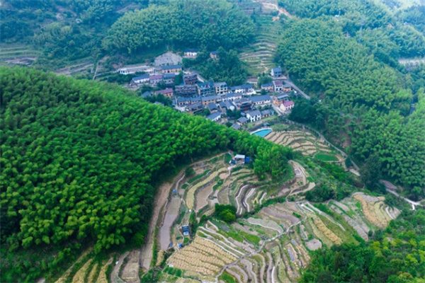 桐庐秘境:两天一夜的山水与畲族文化之旅(图4) 村落