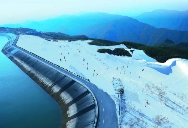 安吉滑雪正当时!奔赴“热”雪,点燃冬日!(图2) 江南天池滑雪场