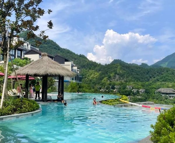 临安温泉推荐:湍口千年氡泉,暖冬康养首选(图1) 众安氡温泉度假酒店