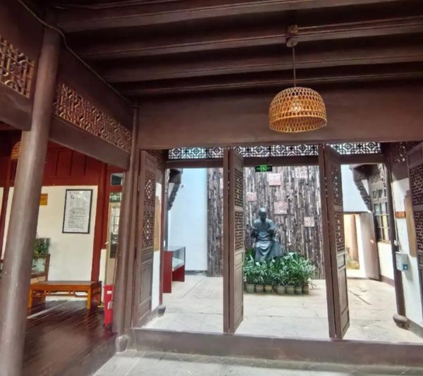 鄣吴寻踪:墨香萦绕吴昌硕故居(图4) 吴昌硕雕塑