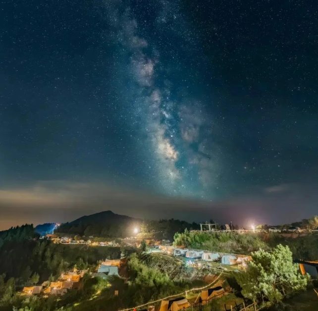 暂停忙碌焦虑,来临安躺“营”!(图6) 龙门秘境夜晚