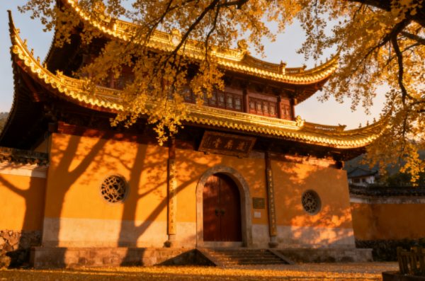 浅秋访灵峰:一寺、两杏、满竹香(图5) 寺庙飞檐