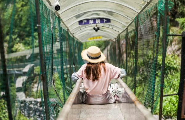 大明山:悬崖乐园的心跳指数(图2) 超级滑滑梯